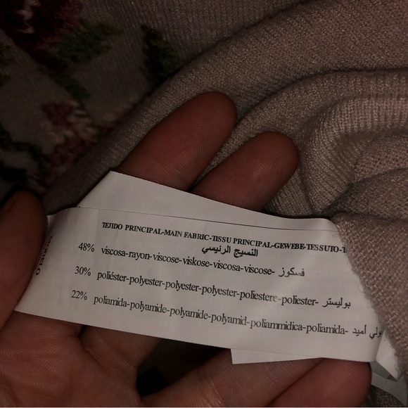 Punt Roma | Vintage Sweater With Embroidered Roses | Beige - Picture 5 of 5